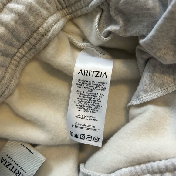 Aritzia Cozy Sweatfleece Mega Baggy Fold-Over Jogger - Picture 4 of 11